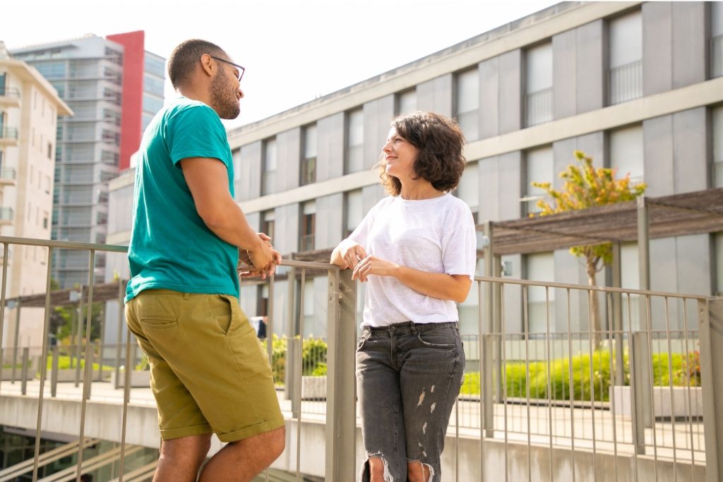 ¿Cuáles son las ventajas de vivir en una urbanización?
